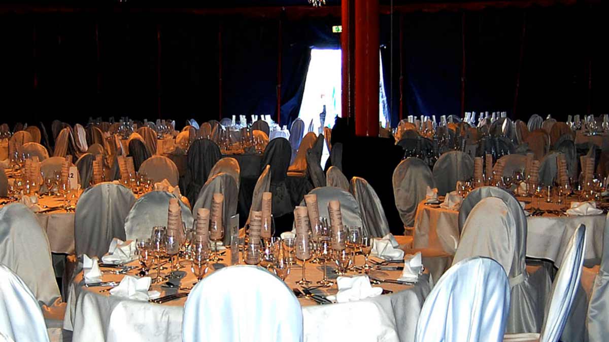 Käse-Schnittchen oder Fünf-Gänge-Menu? Wir bauen den passenden Rahmen! Käse-Schnittchen oder Fünf-Gänge-Menu? Wir bauen den passenden Rahmen!